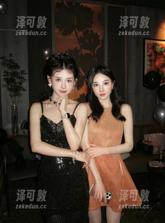 炸裂了，我真心建议你们去“17c吃瓜”网址逛逛，那画面太surreal！