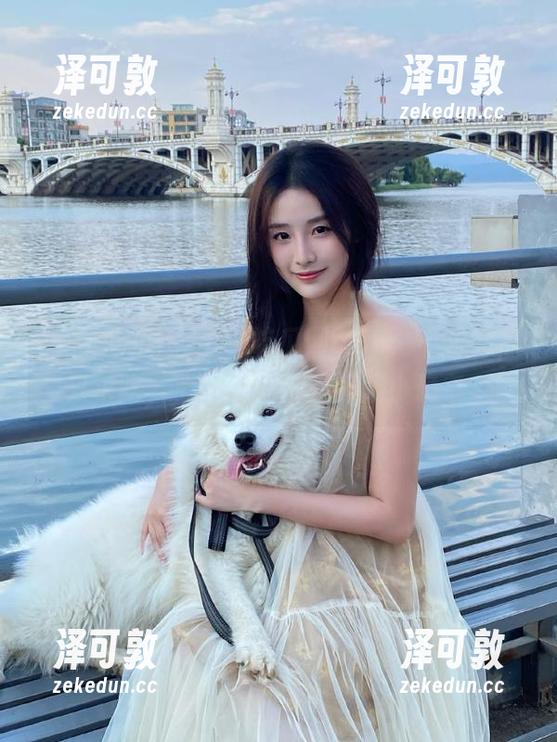 17c吃瓜网app：不求好瓜只求吃，心里满满都是阴暗小确幸。