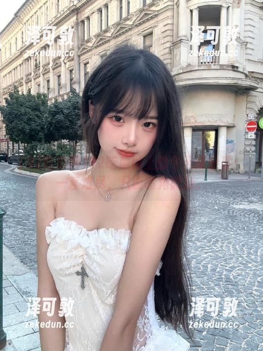 92吃瓜网上的今天瓜分享：一言难尽，只能嘴角微扬。
