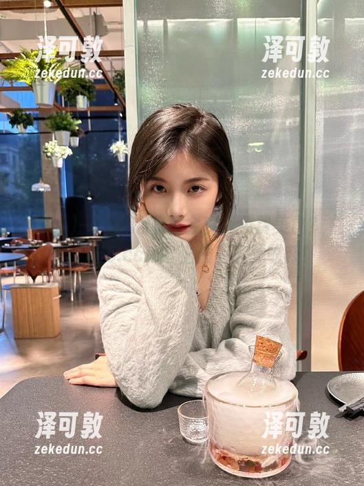 一不小心草莓会变成免费美食？“hlw155.ccm”上总有意外收获！