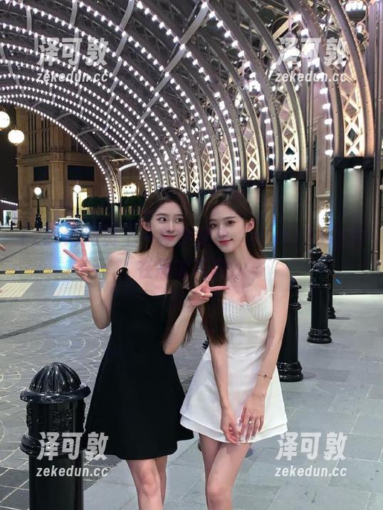 网页上一秒钟变色，zztt333到底在搞啥花样？