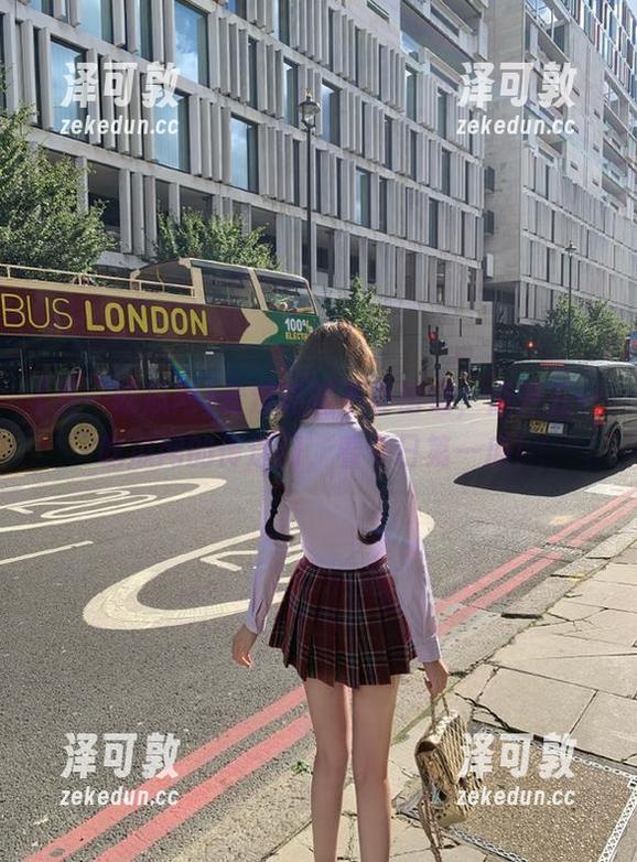 走过路过不要错过，点开五一吃瓜网的传送门，看今日第一瓜！