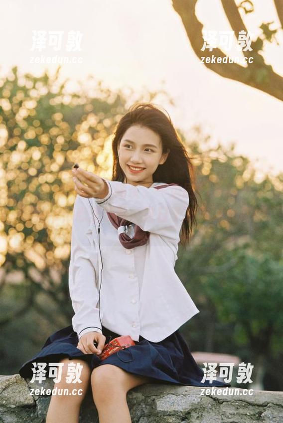 我一边喝茶，一边刷718sx吃瓜网app，心里嘀咕：这日子咋就如此悠闲…