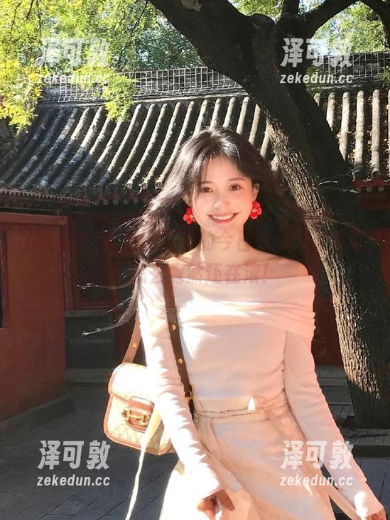 吃瓜网发布的今日大瓜，看看这瓜怎么竟然还在滚！