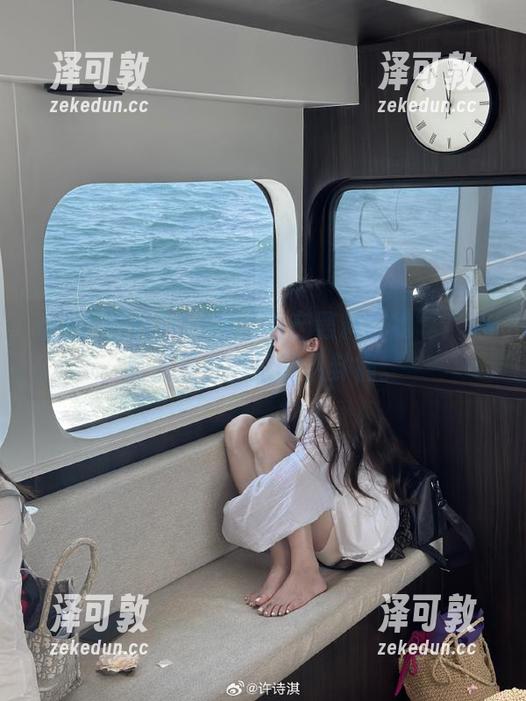ios版“国产黑料在线”？简直像是在翻滚的八卦锅。