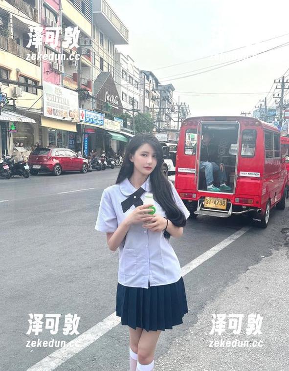 忘掉工作压力，来“我要吃瓜”观看欢乐大瓜视频，肃静的心也跟着舞动。