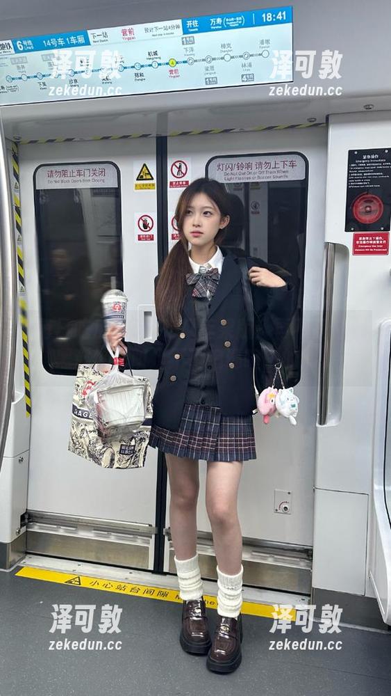 每日吃瓜苹果版：再不妥协的黑料，也阻止不了追逐喧闹的心。