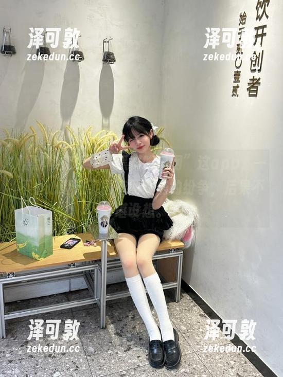 “黑料吃瓜网”这app，一不小心逛进了国产网红们的纷争，后果不堪设想。