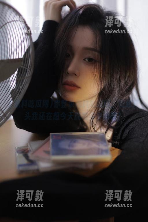 你登录黑料吃瓜网，视频开头我还在想今天能吃多少瓜呢？