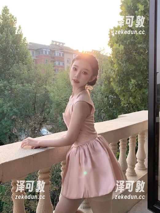 网红们的黑料正能量，浏览网页时我总是有不少股脑洞和不解。。。