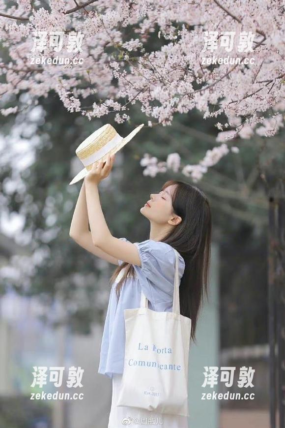 网上冲浪必备：黑料网网页版，让你一手掌握吃瓜信息！