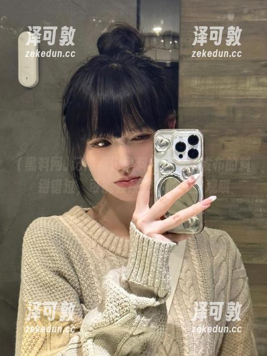 记得点进黑料网官网，发布的料别错过，可能会改变你的人生观哦