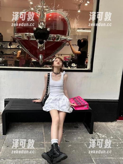 下载黑料网官网，开启你的“八卦”之旅，来点人生调料！