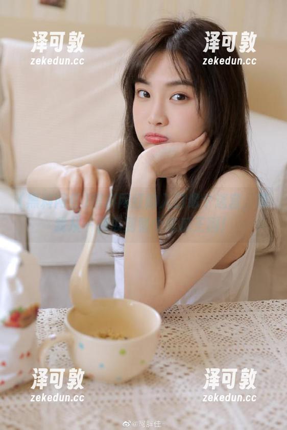 黑料网红的入口像个迷宫，带我从一颗瓜到整个吃瓜王国！